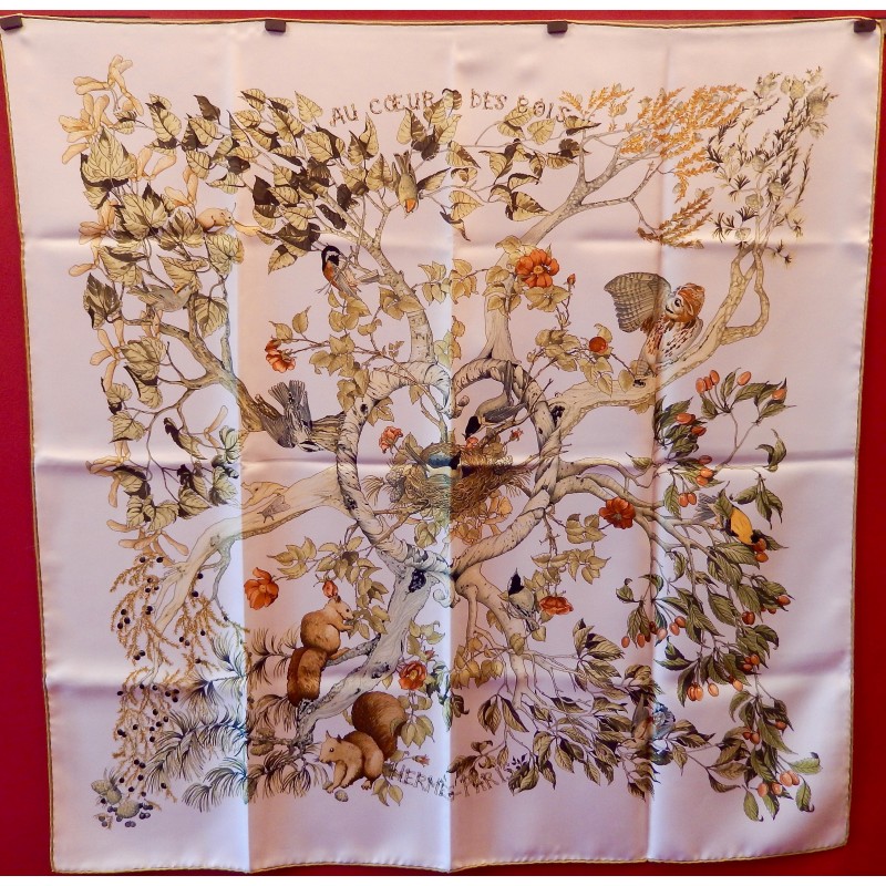 HERMES カレ90 ピンク系　森の中で　au coeur des bois 美品 HERMES エルメス カレ90 U COEUR DES BOIS 森の中で ピンク シルク