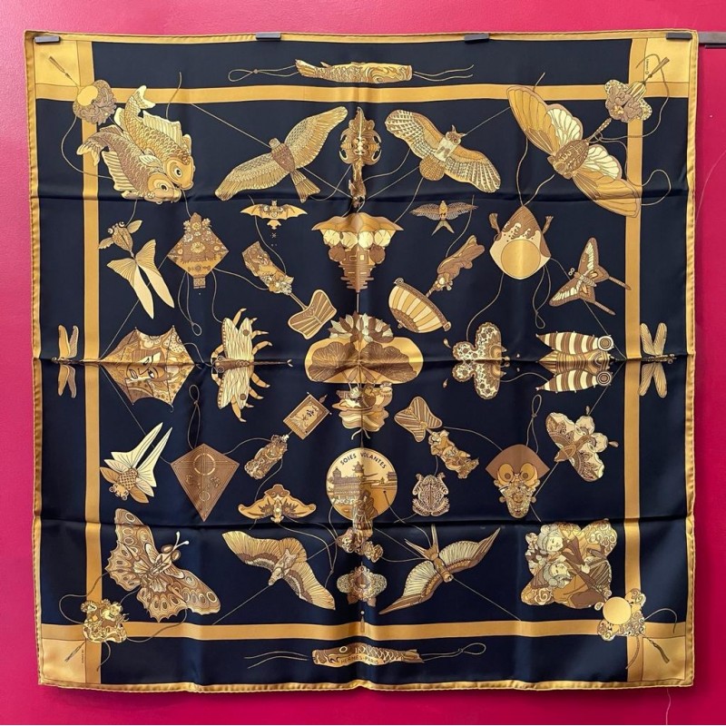Foulard Style Carré En Soie Bérgère De France - Bleu Et Motifs Géométriques, Fabriqué En Italie