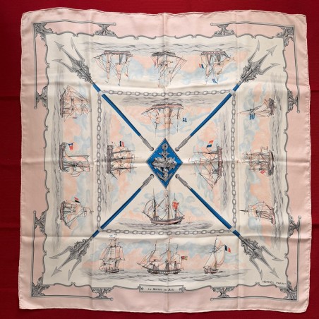 Carré foulard Hermès La marine en bois