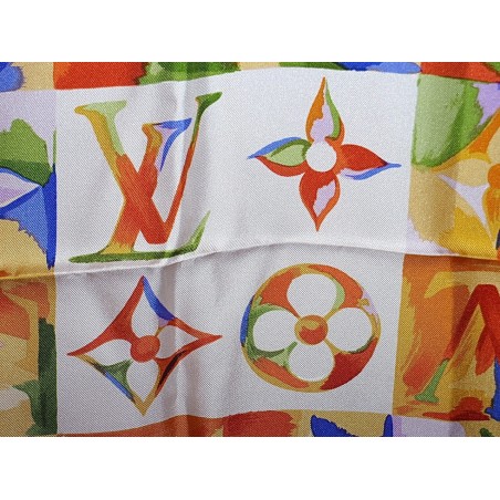 Lot - LOUIS VUITTON Foulard triangulaire en coton imprimé figurant